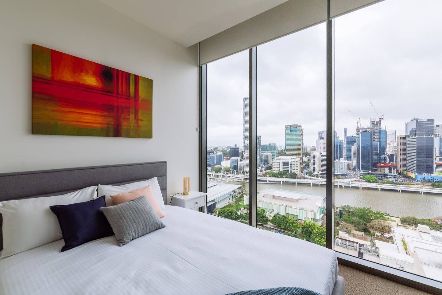 SKY-HIGH, MILLION DOLLAR$ PENTHOUSE @ SOUTH BANK