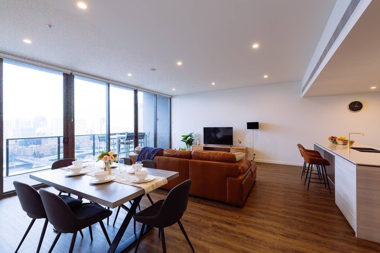 SKY-HIGH, MILLION DOLLAR$ PENTHOUSE @ SOUTH BANK