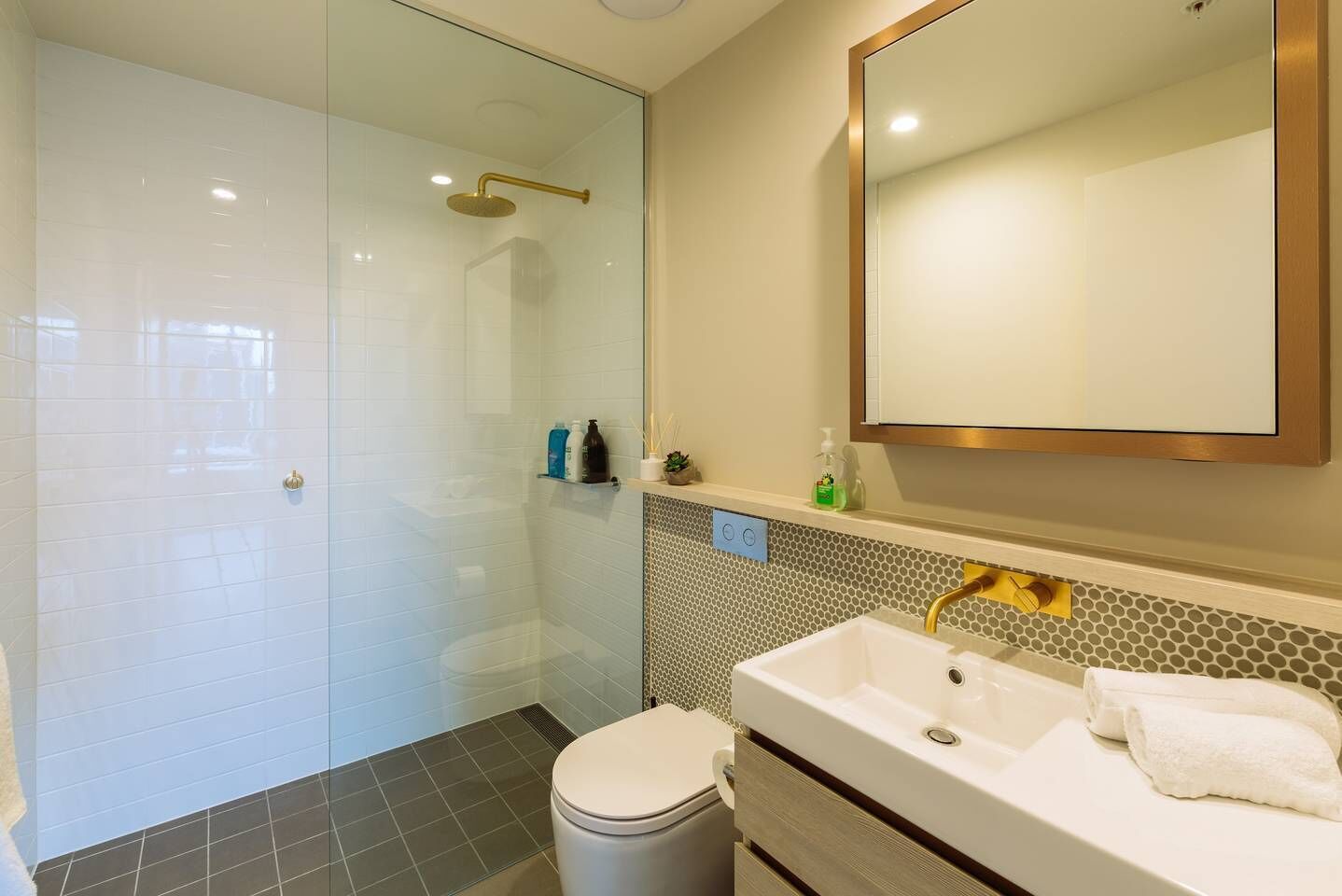 SKY-HIGH, MILLION DOLLAR$ PENTHOUSE @ SOUTH BANK