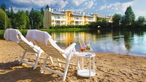 Private beach, sun-loungers, beach umbrellas, beach towels