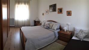 Free WiFi, linens