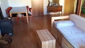 2 bedrooms, desk, iron/ironing board