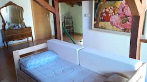 2 bedrooms, desk, iron/ironing board