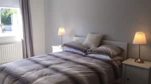 Iron/ironing board, free WiFi, linens