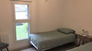 3 chambres, fer et planche à repasser, Wi-Fi, draps fournis