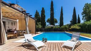 Piscine extérieure (ouverte en saison)