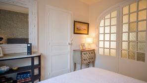 1 chambre, fer et planche à repasser, accès Internet, draps fournis