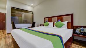 Iron/ironing board, free WiFi, linens