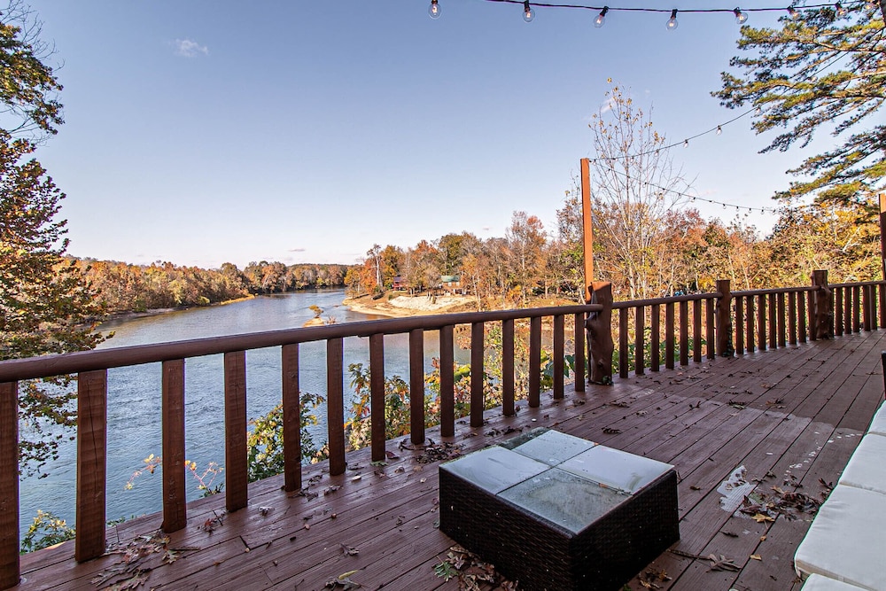 The Worley Rock Cabin on Current River Doniphan, MO, Doniphan Room