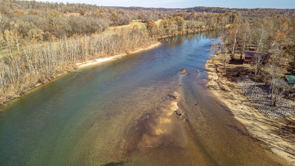 The Worley Rock Cabin on Current River - Doniphan, MO, Doniphan: Room
