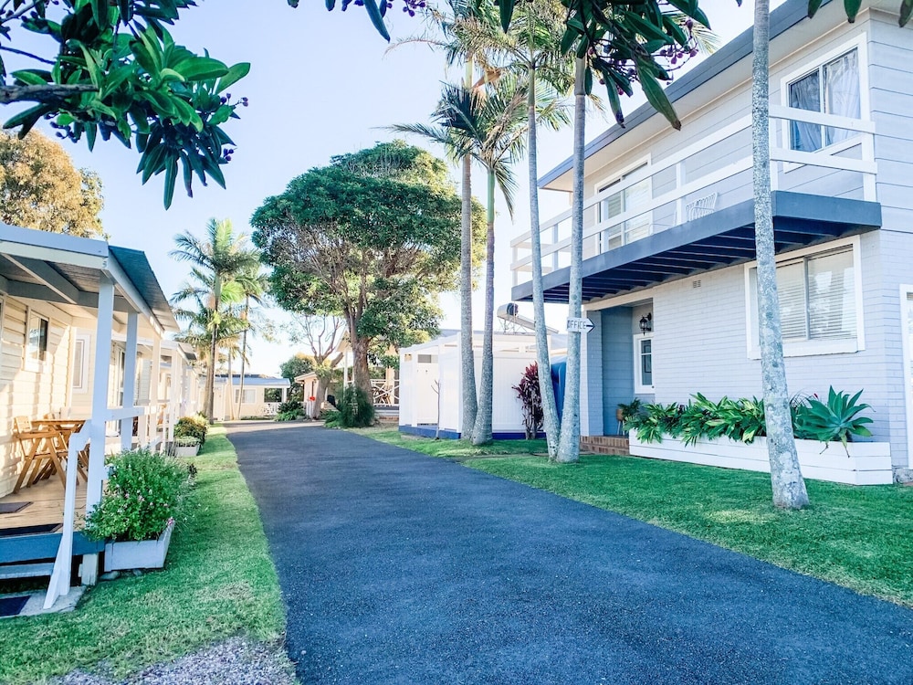 Little Palm Cabins AU132 Deals & Reviews (Lake Cathie, AUS) Wotif