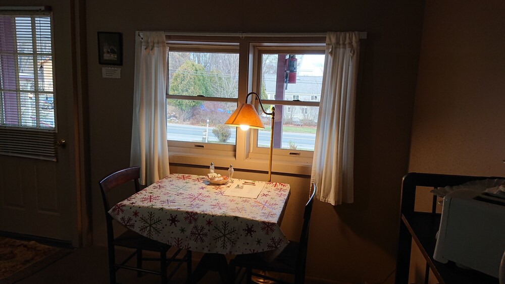 Brookside Motor inn Reviews, Photos & Rates