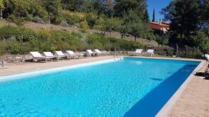 Piscine extérieure (ouverte en saison)