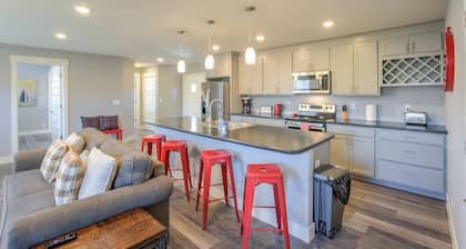 2BR Modern & Chic Comfy Home in Old Colorado