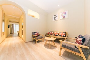 Business Twin Room | Blackout drapes, free WiFi