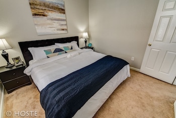 1BR Downtown Townhome King Bed, 5 Min to Shops