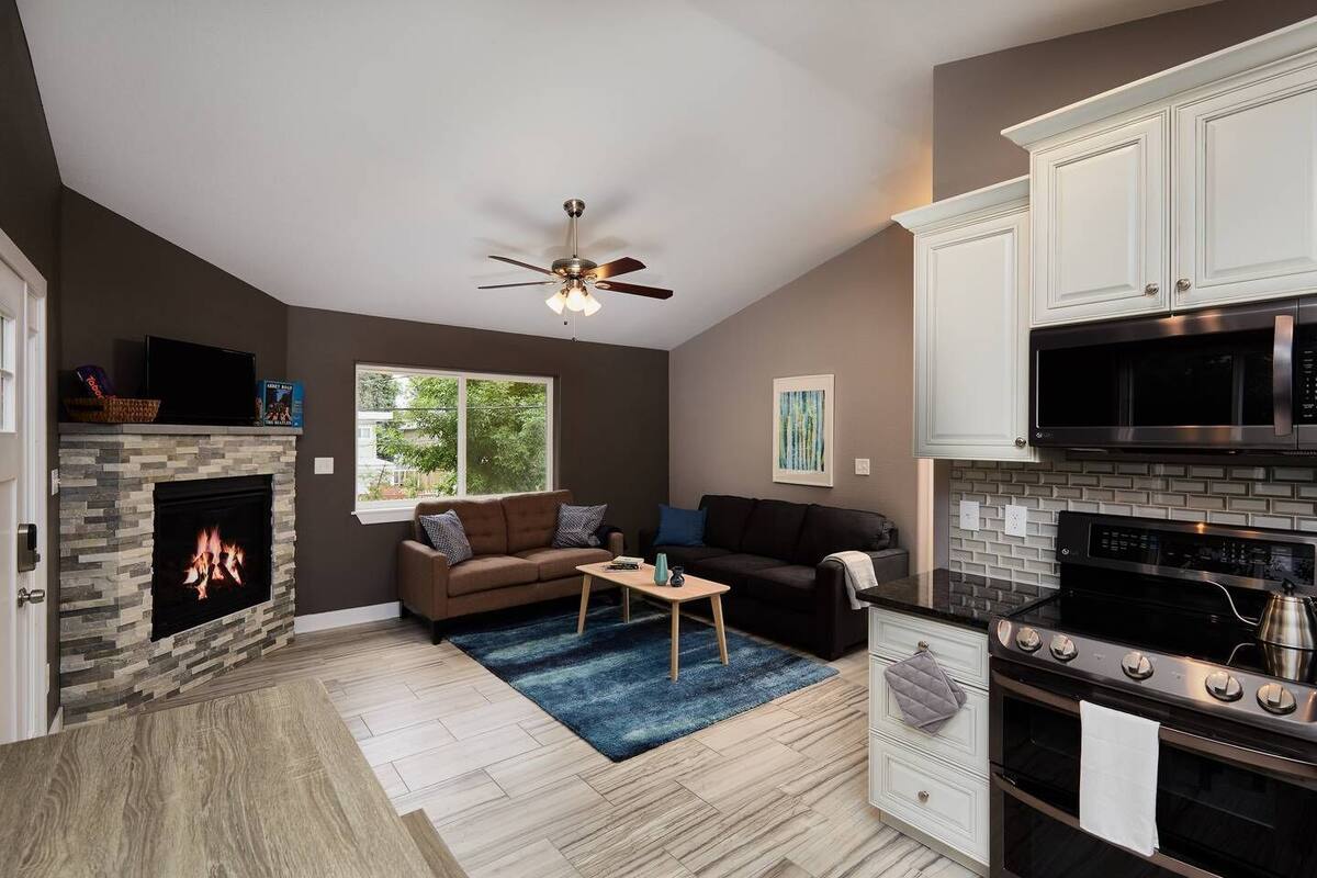 Treetop Apt Cafe Olympic Center Dwntwn Colorado Springs 21 Updated Prices Expedia Co In