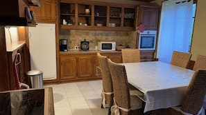 Fridge, microwave, oven, hob