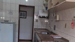 Réfrigérateur, micro-ondes, four, fourneau de cuisine