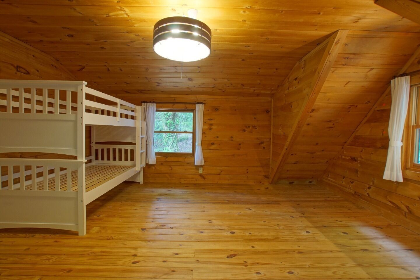 湖畔に佇むオシャレな貸切ログハウス 伊東駅から車で15分 湖が目の前 qも楽 伊東市 静岡県 口コミ 部屋写真 料金 お得情報 エクスペディア