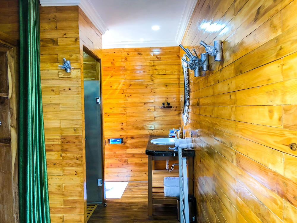 Pondanu Cabins By The Lake : Pondanu Cabins By The Lake Bedugul Updated 2021 Prices - The area's natural beauty can be seen at lovina beach and tamblingan lake, while gedong kertya museum and library and museum buleleng are cultural highlights.
