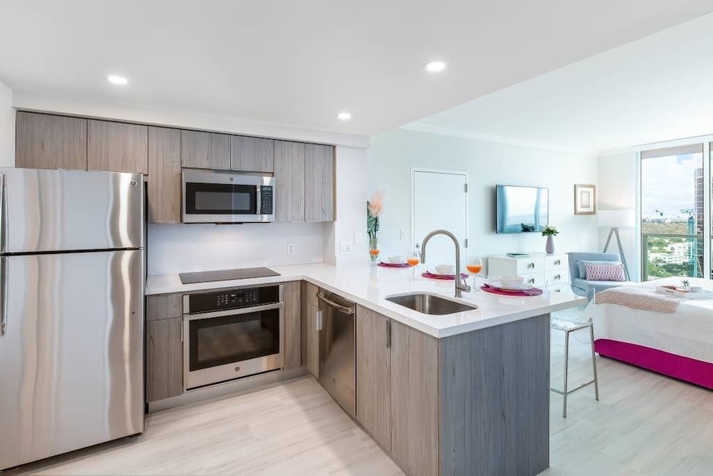 Lateral Sea View, Full Kitchen, Coconut Grove, FREE Park, Pool, Gym