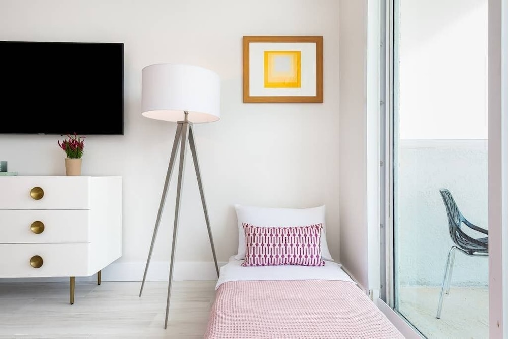 Lateral Sea View, Full Kitchen, Coconut Grove, FREE Park, Pool, Gym