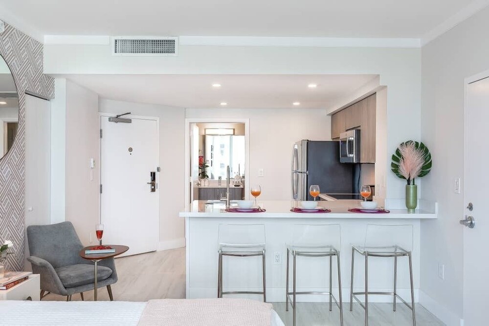 Lateral Sea View, Full Kitchen, Coconut Grove, FREE Park, Pool, Gym