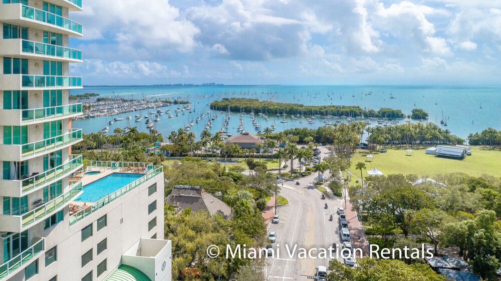 Lateral Sea View, Full Kitchen, Coconut Grove, FREE Park, Pool, Gym