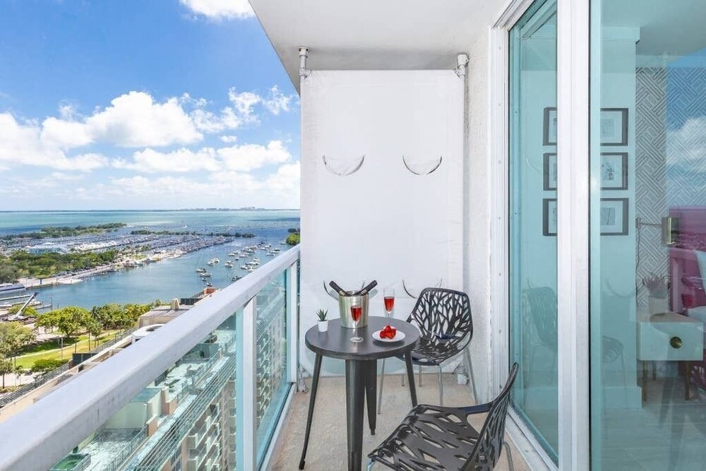 Lateral Sea View, Full Kitchen, Coconut Grove, FREE Park, Pool, Gym