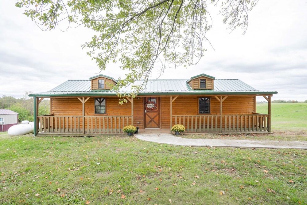 The Cozy Cabin—Retreat for two near Ark Encounter! in Williamstown