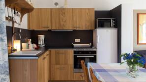 Réfrigérateur, micro-ondes, four, fourneau de cuisine