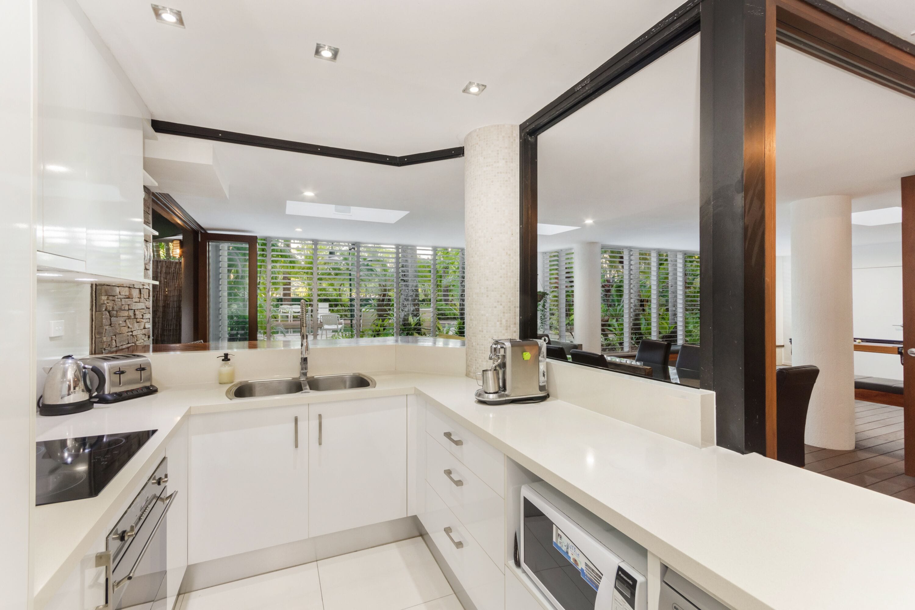 Luxury PoolSide Apartment In Beachfront