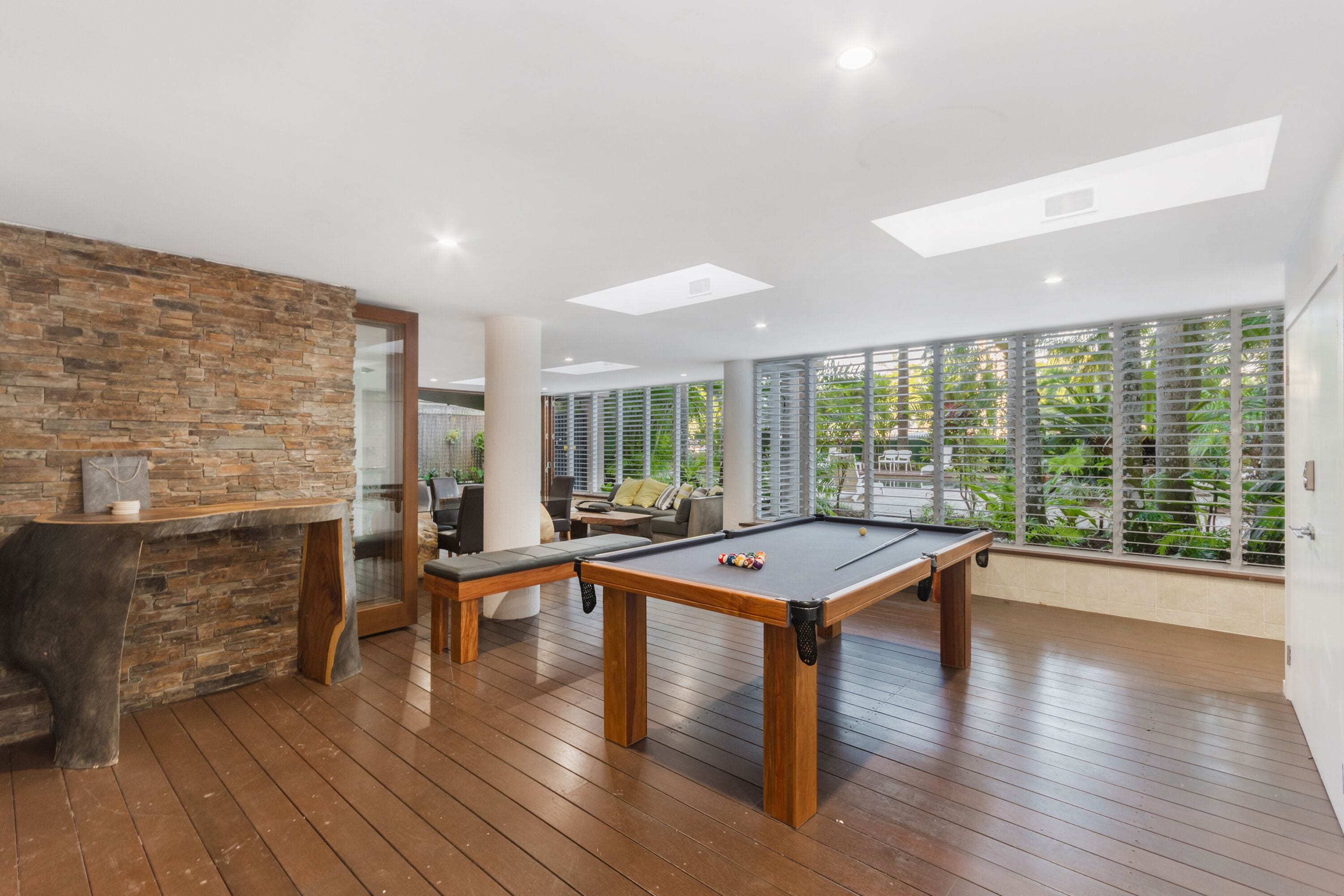 Luxury PoolSide Apartment In Beachfront