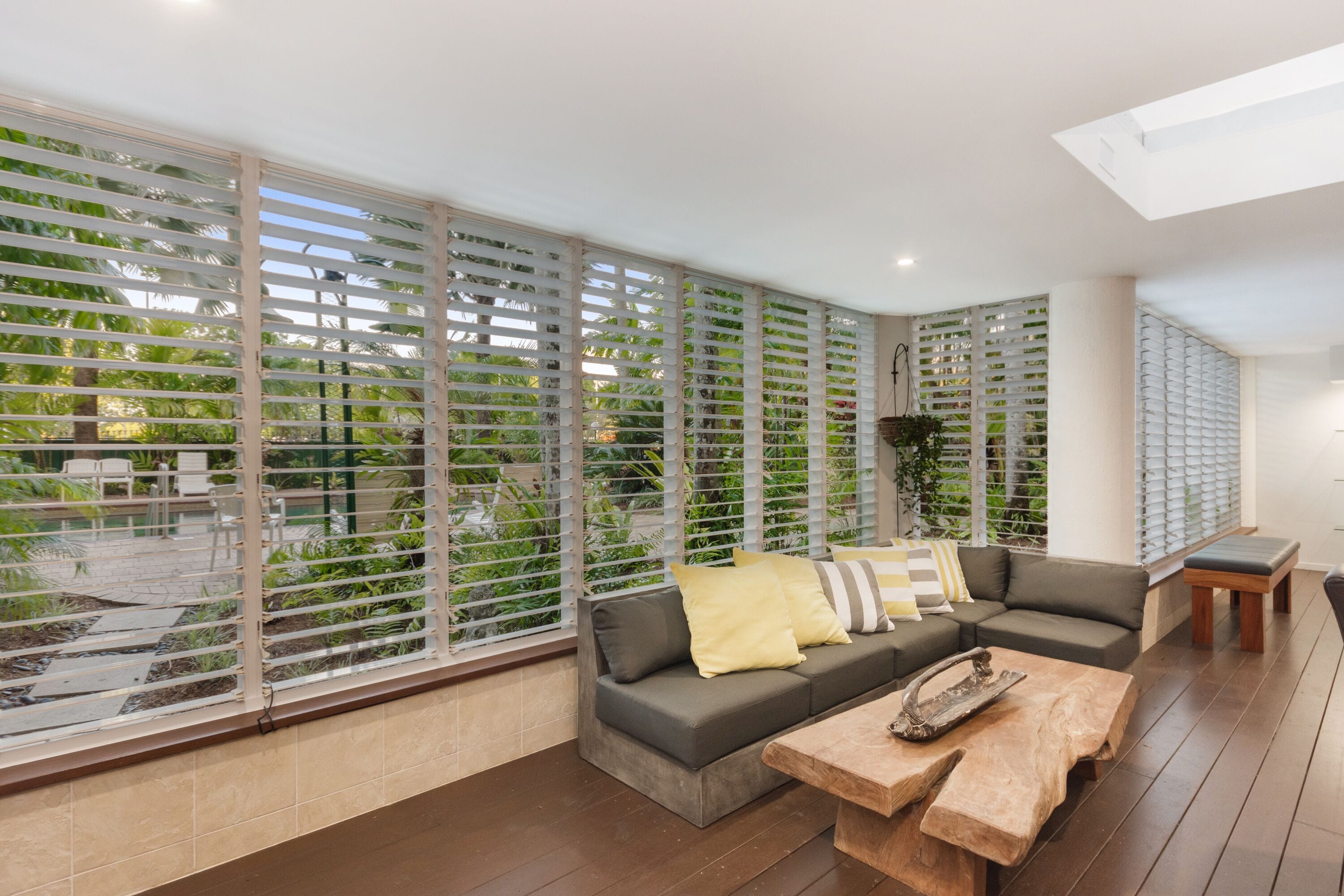 Luxury PoolSide Apartment In Beachfront