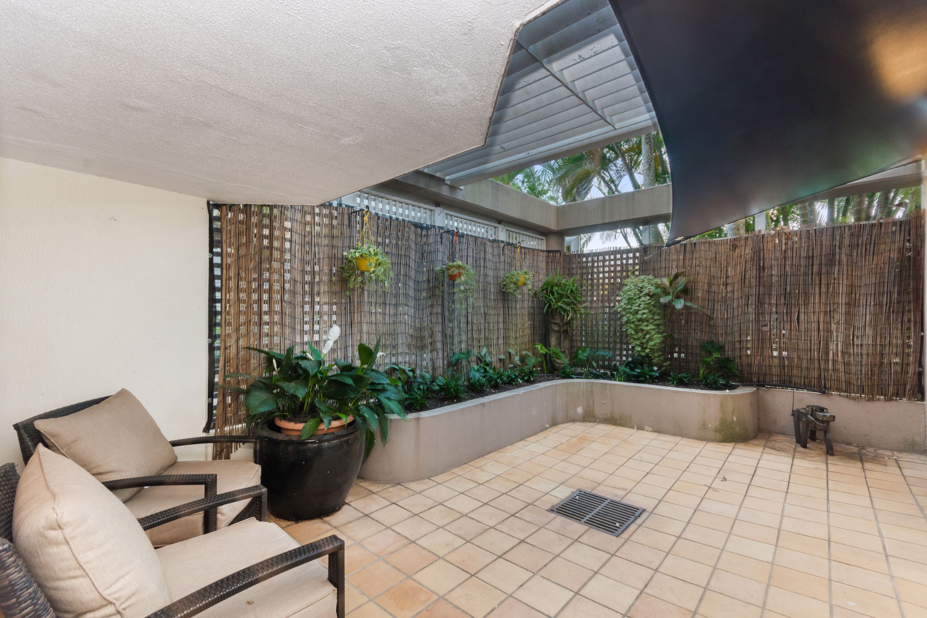 Luxury PoolSide Apartment In Beachfront