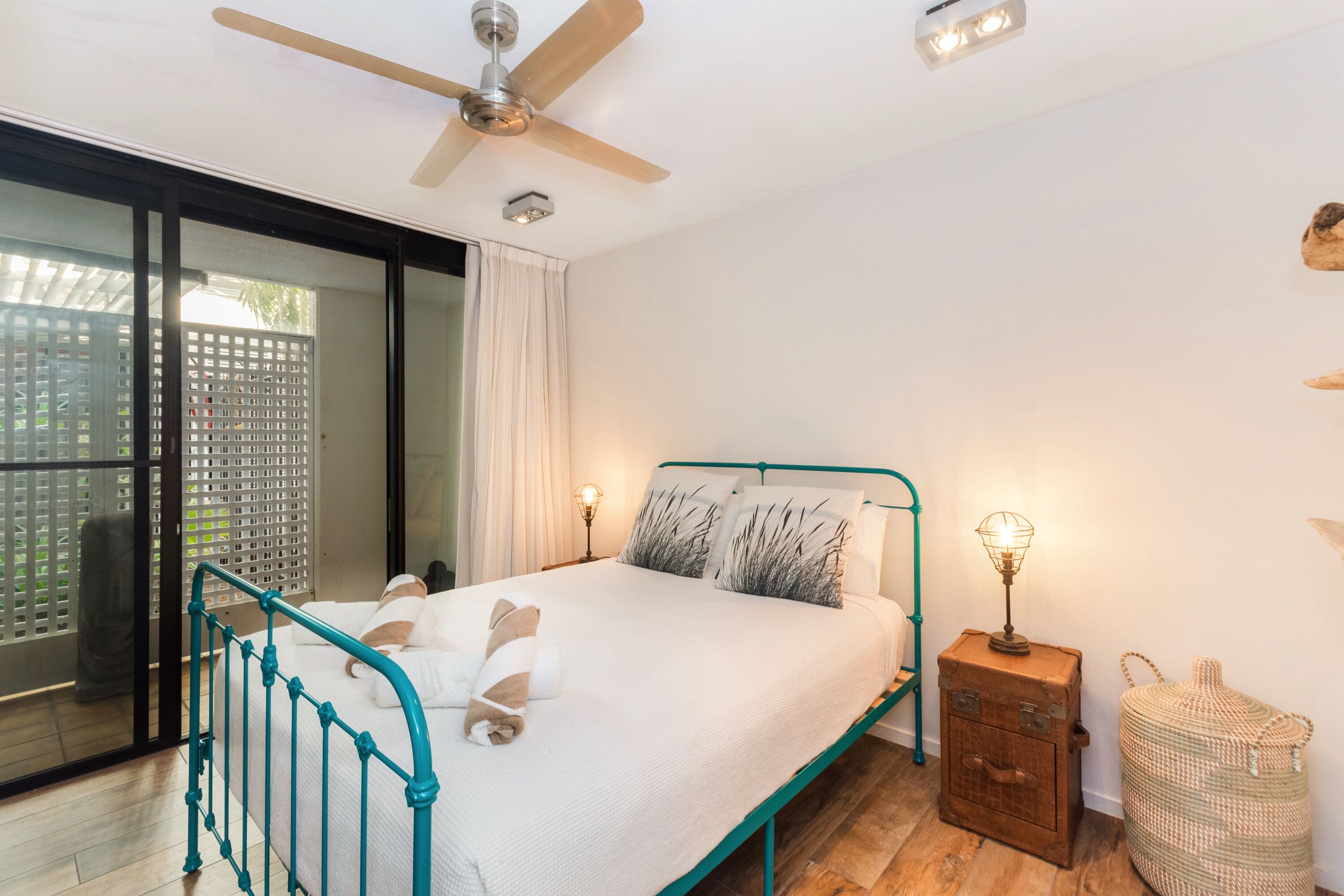 Luxury PoolSide Apartment In Beachfront