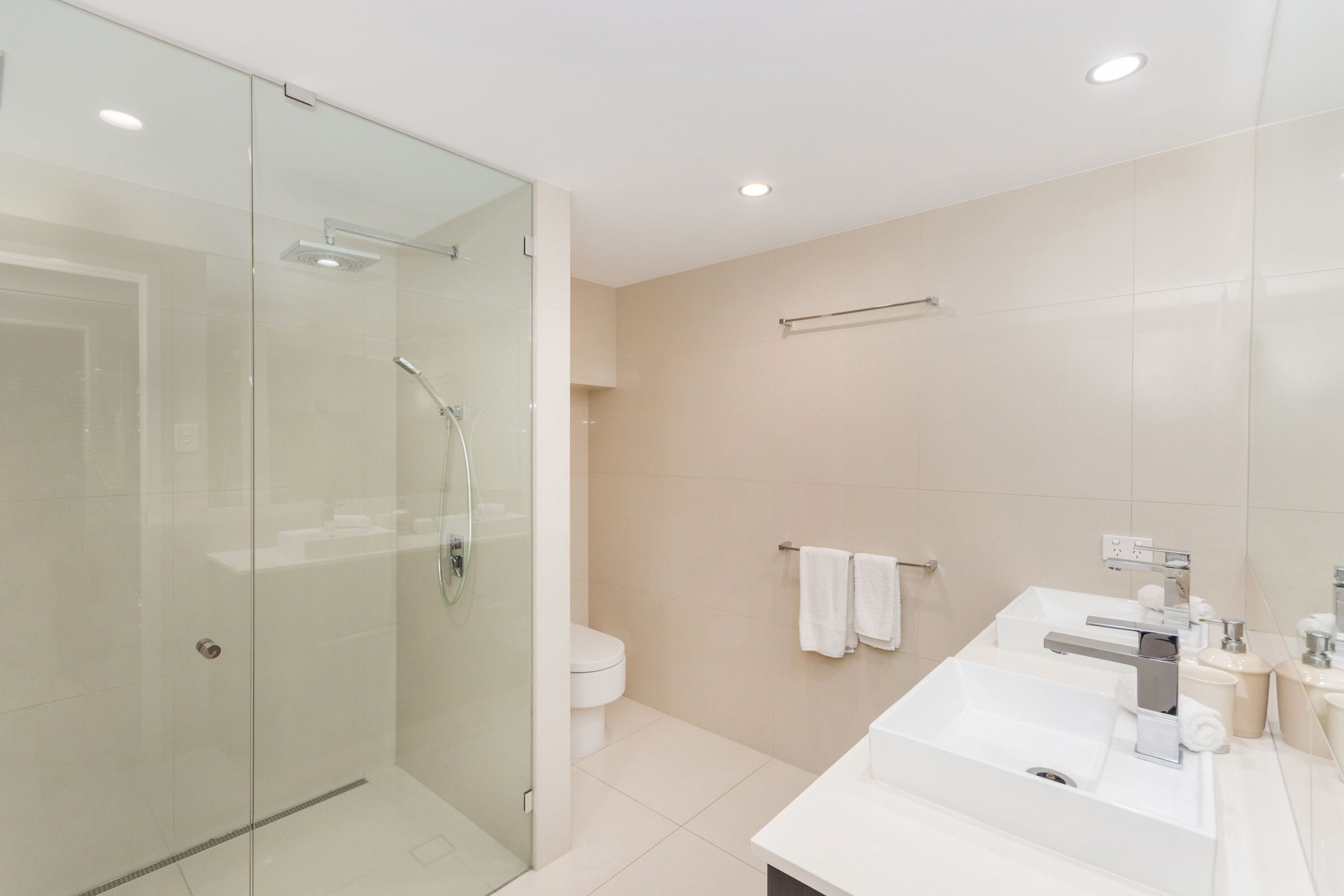 Luxury PoolSide Apartment In Beachfront