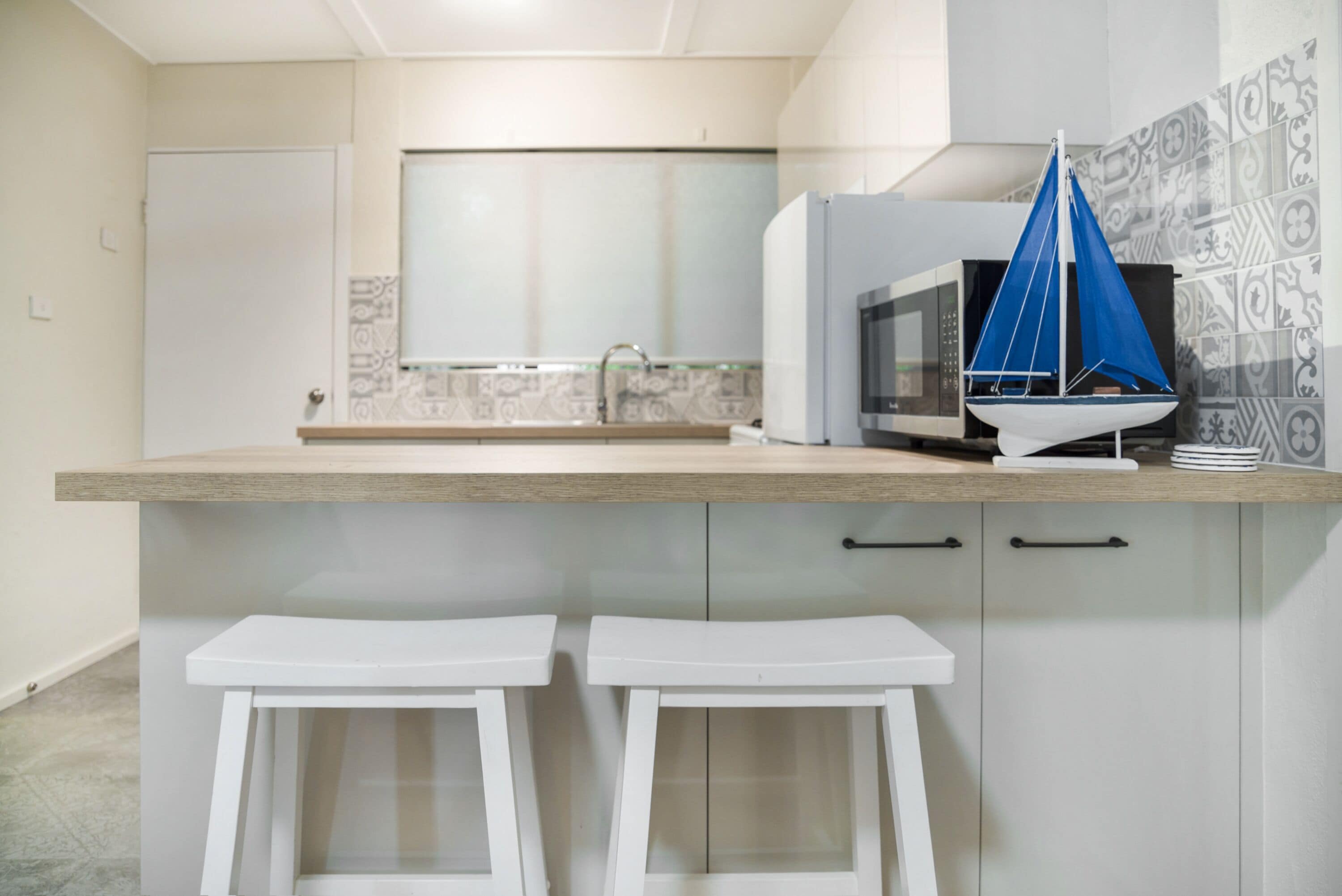 Rare! Modern Unit w/ Private Fenced garden Close to The Beach PC4