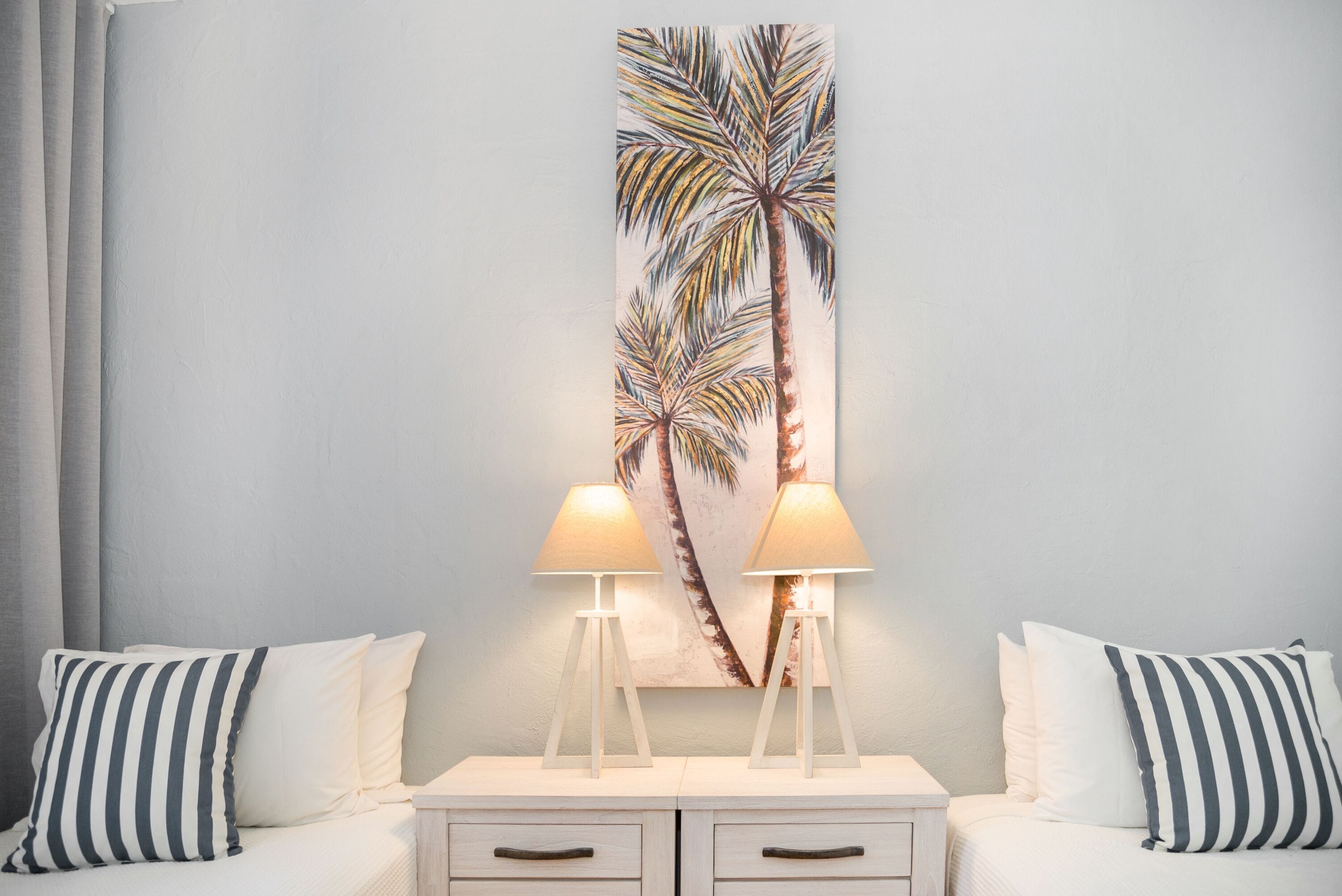 Rare! Modern Unit w/ Private Fenced garden Close to The Beach PC4