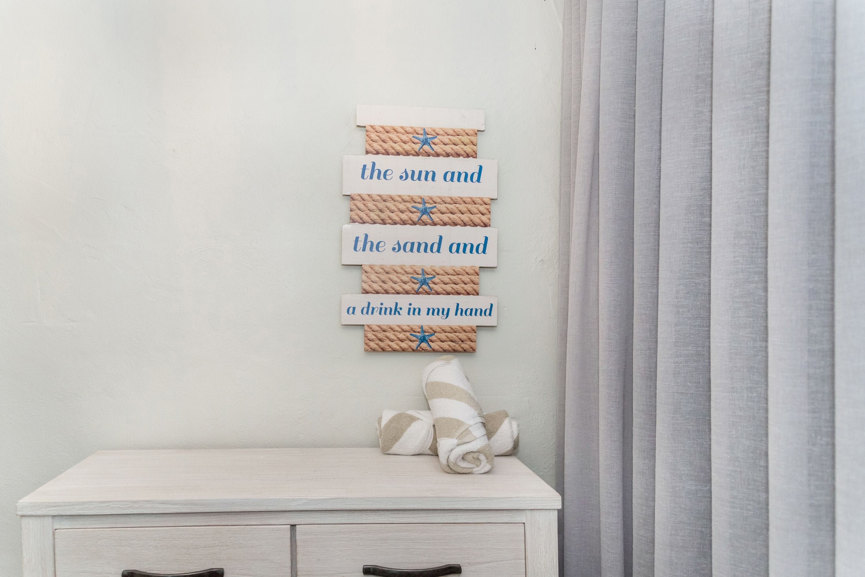 Rare! Modern Unit w/ Private Fenced garden Close to The Beach PC5