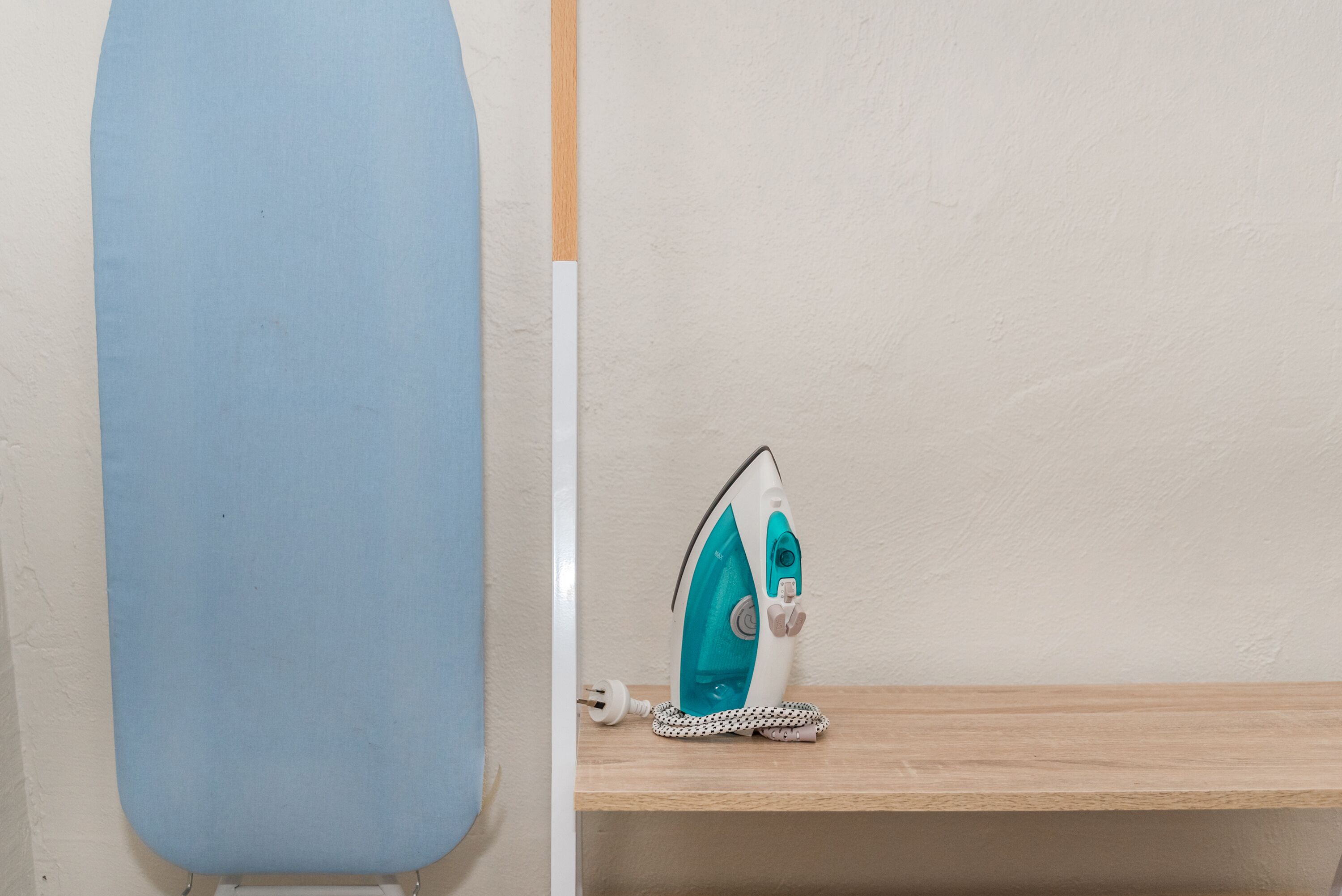 Rare! Modern Unit w/ Private Fenced garden Close to The Beach PC5