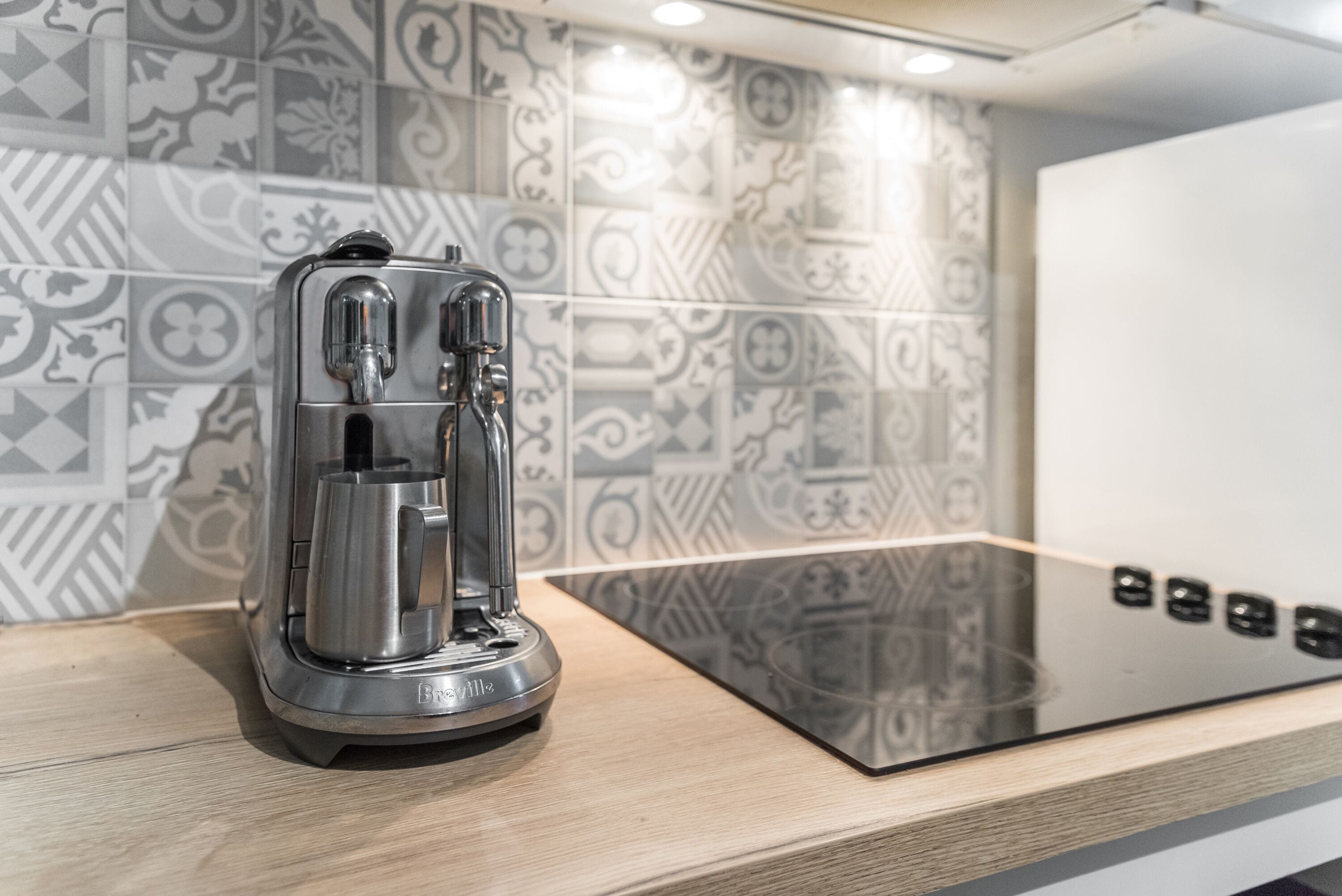 Rare! Modern Unit w/ Private Fenced garden Close to The Beach PC5