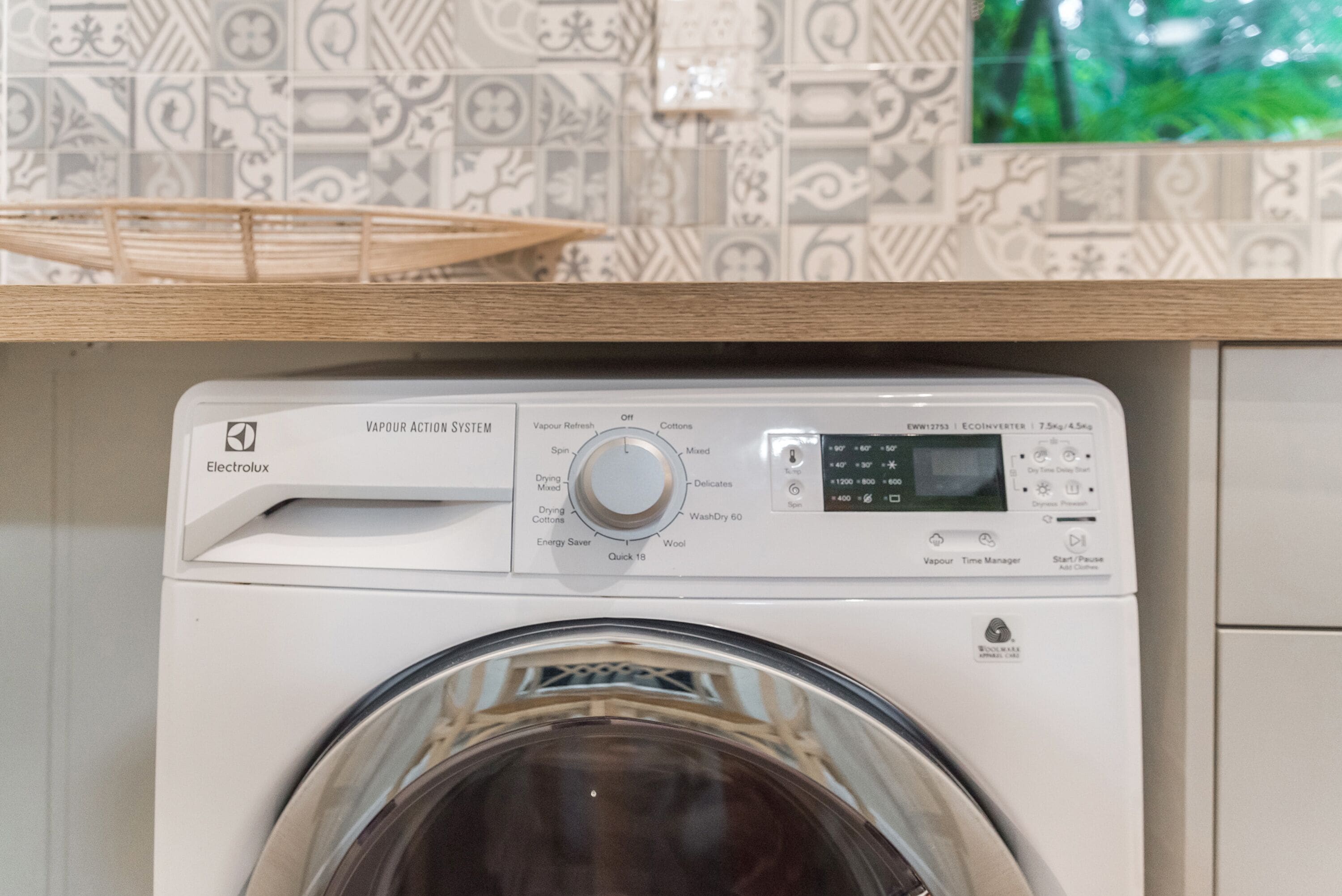 Rare! Modern Unit w/ Private Fenced garden Close to The Beach PC5