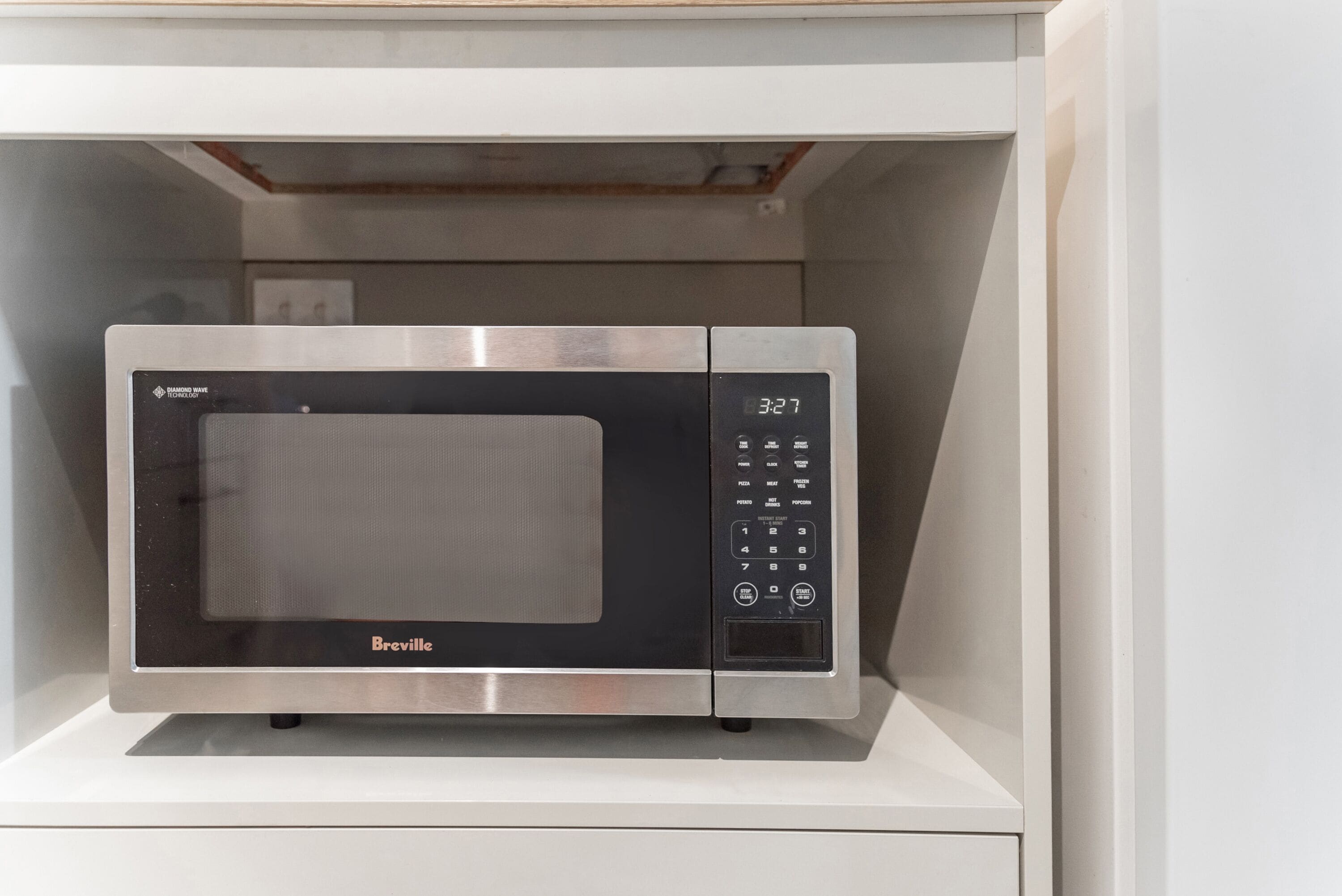 Rare! Modern Unit w/ Private Fenced garden Close to The Beach PC5