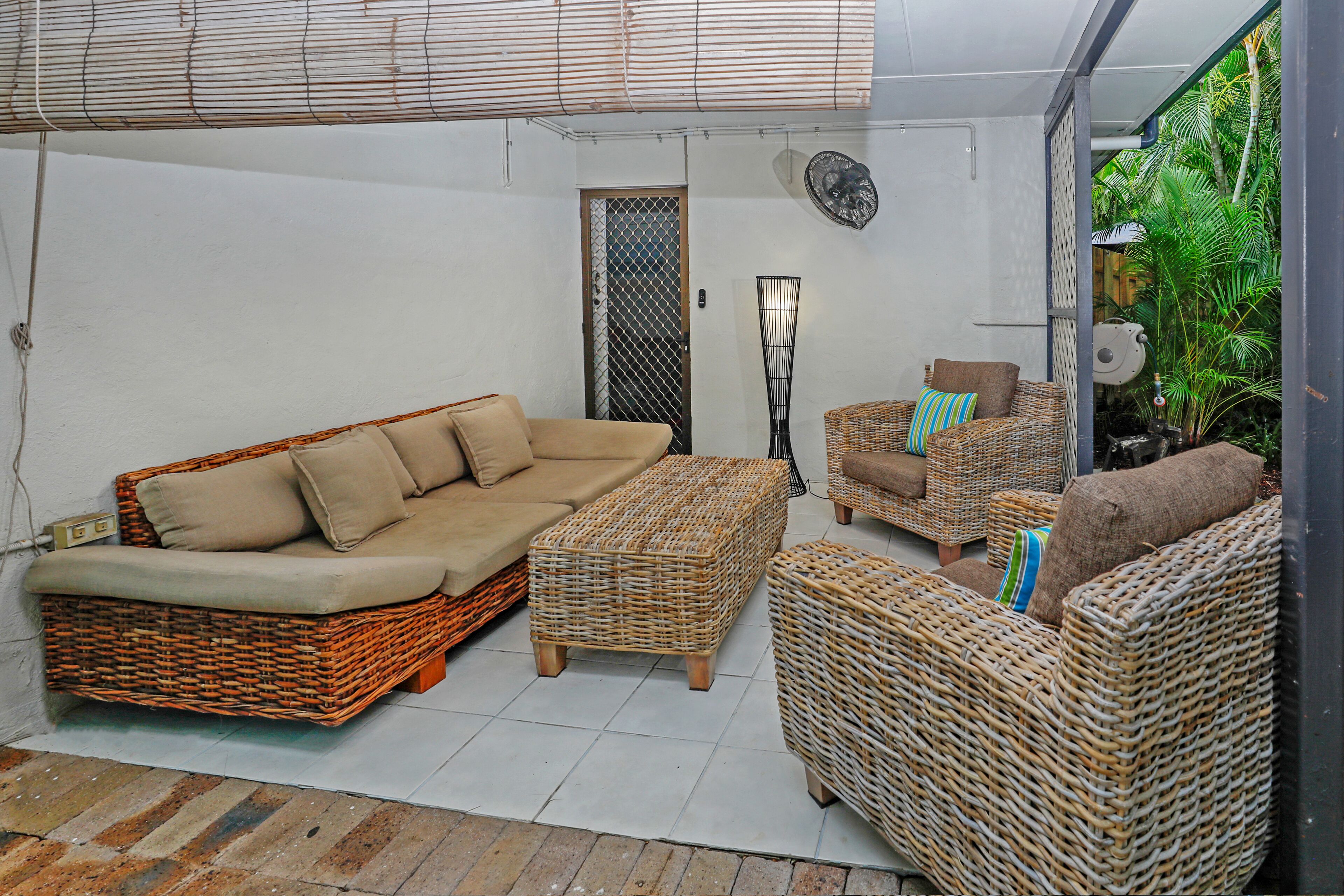 Rare! Modern Unit w/ Private Fenced garden Close to The Beach PC5