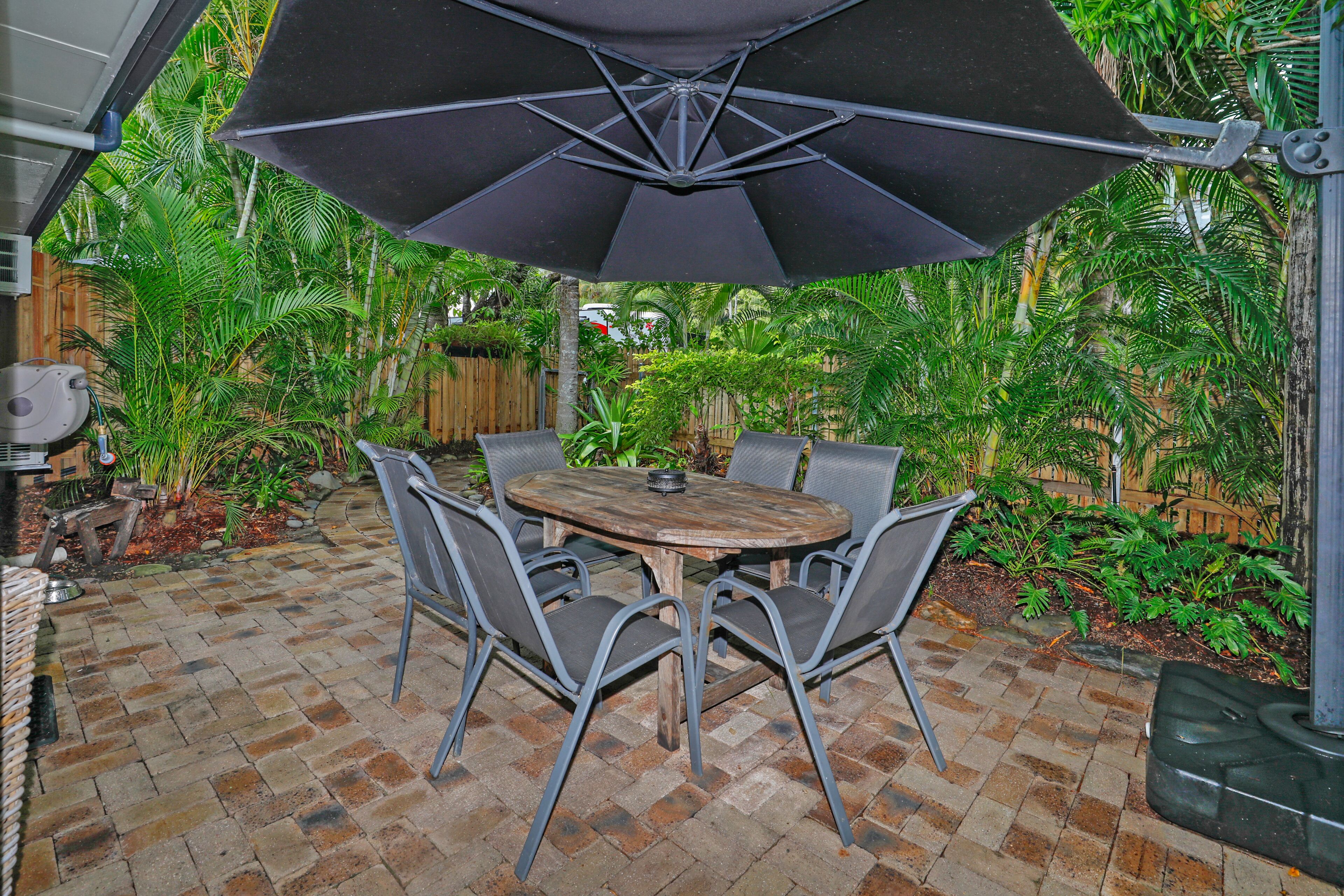 Rare! Modern Unit w/ Private Fenced garden Close to The Beach PC5