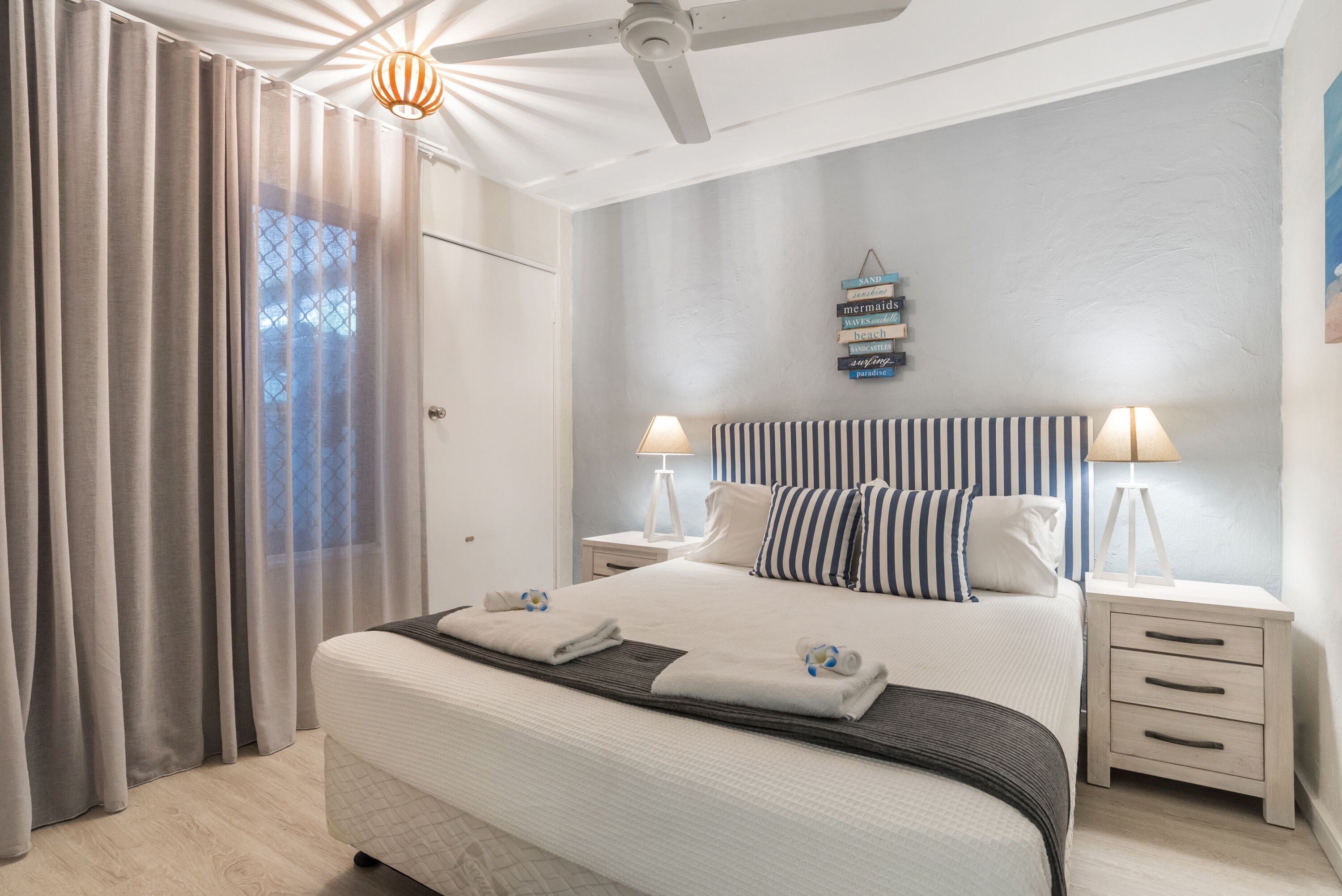 Rare! Modern Unit w/ Private Fenced garden Close to The Beach PC5