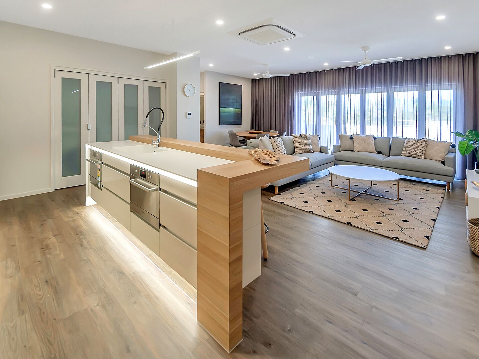 Superior Luxury Apartment In The City