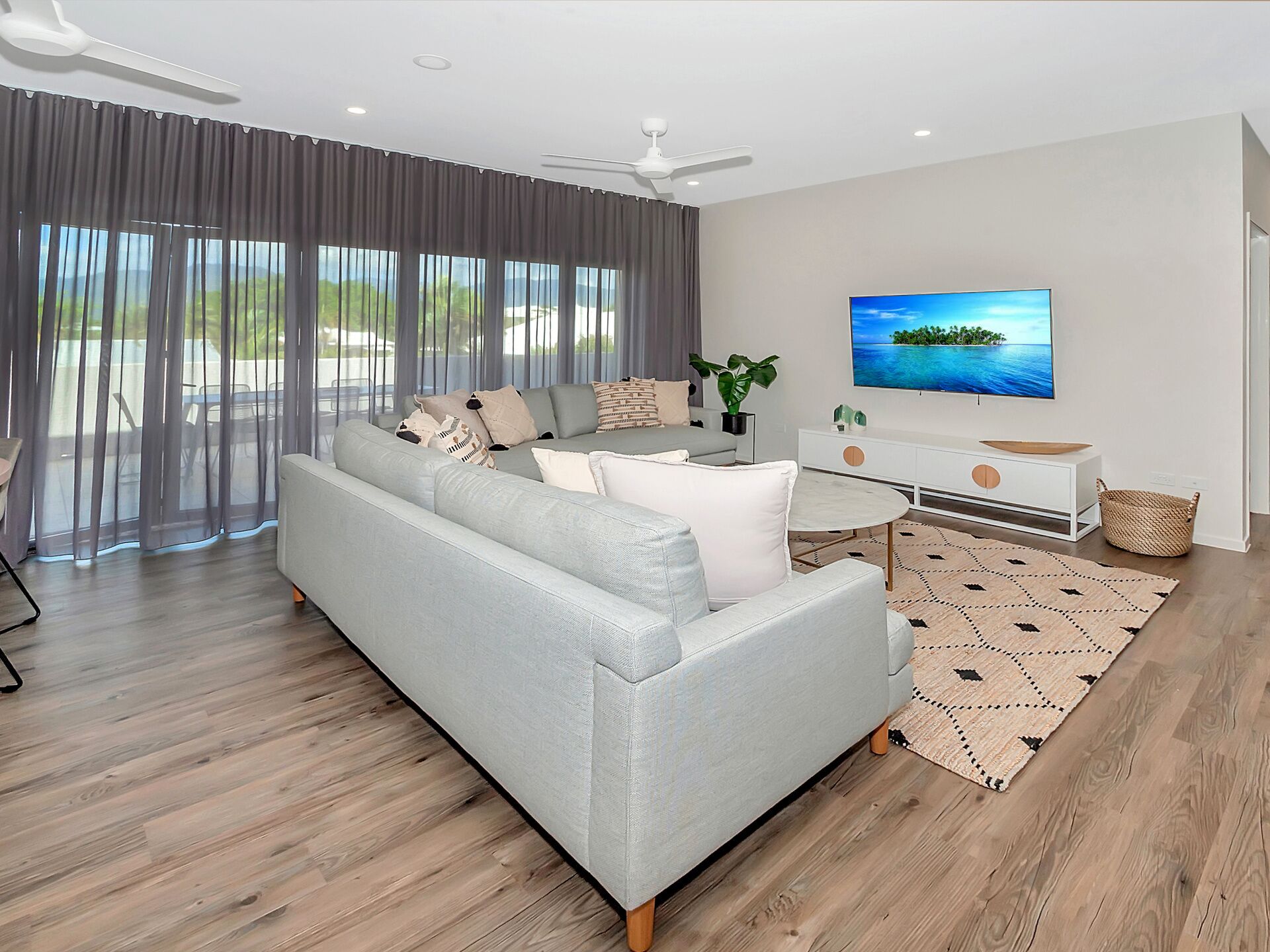 Superior Luxury Apartment In The City